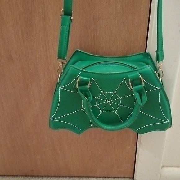 🎉Host Pick🎉 Green Spider Web Purse - Picture 6 of 6